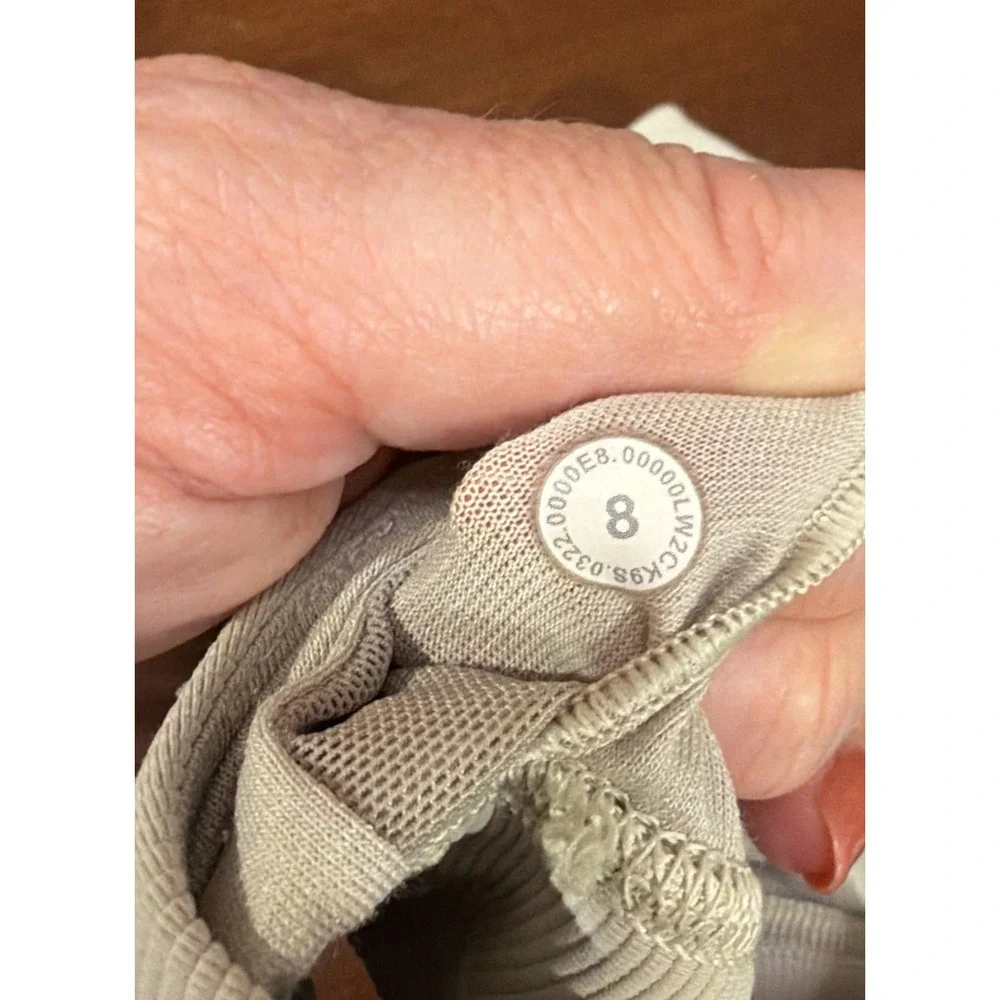 Lululemon Energy Bra High Neck Long Line Rib Medium Support Off-White Size 8